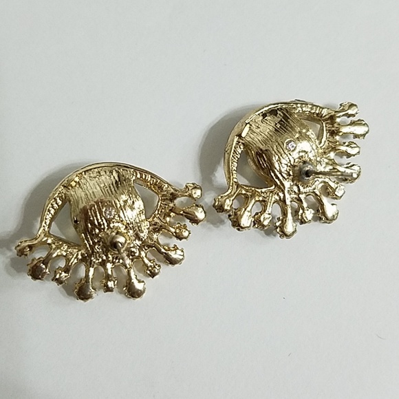 Betsey Johnson Earrings - Picture 2 of 4